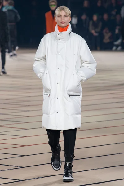 Look 26